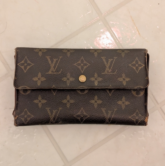 Authentic Louis Vuitton Vintage Monogram Long Wallet – Distressed Patina